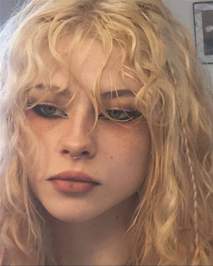 Grunge chic:&nbsp;Her platinum blonde hair was braided in a long plait intertwined with a silver chain, while her eyes were outlined with black kohl